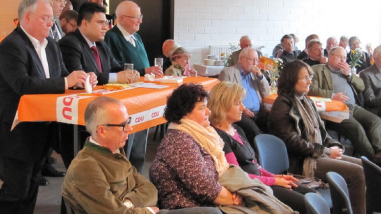 Heimatdiskussion lockt zahlreiche Gäste in den Gimmersdorfer Dorfsaal