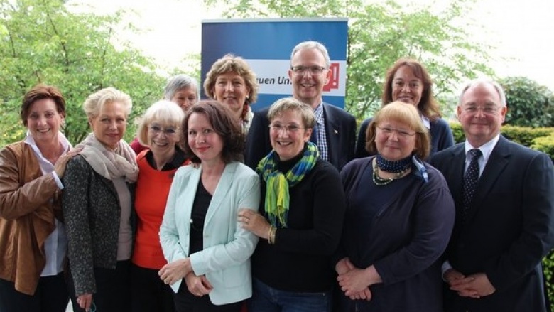 Frauen Union Wachtberg diskutiert Europapolitik mit Europakandidat Axel Voss Frauen Union Wachtberg diskutiert Europapolitik mit Europakandidat Axel Voss