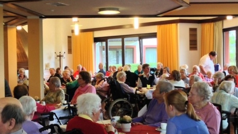 Kaffee, Kuchen und Gesang