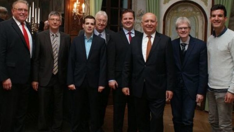 Eine Sternstunde zum Thema Europa in der Krise – Konsequenzen für unser Vermögen heute und morgen Eine Sternstunde zum Thema Europa in der Krise – Konsequenzen für unser Vermögen heute und morgen