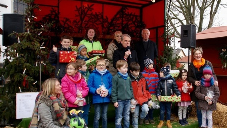 In Wachtberg sind die Weihnachtsbäume blau - Auszeichnung der Preisträger im CDU-Kindermalwettbewerb