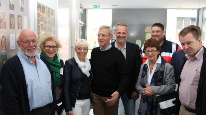 Norbert Röttgen besucht Wachtberger Samstagstreff für Flüchtlinge