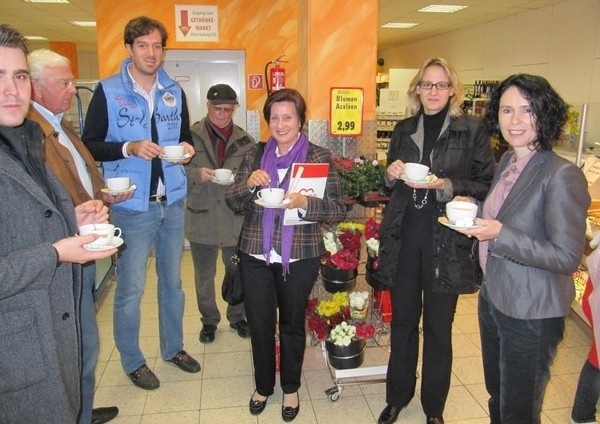 Lisa Winkelmeier-Becker MdB besucht Niederbachemer CAP-Markt (Oktober 2011)