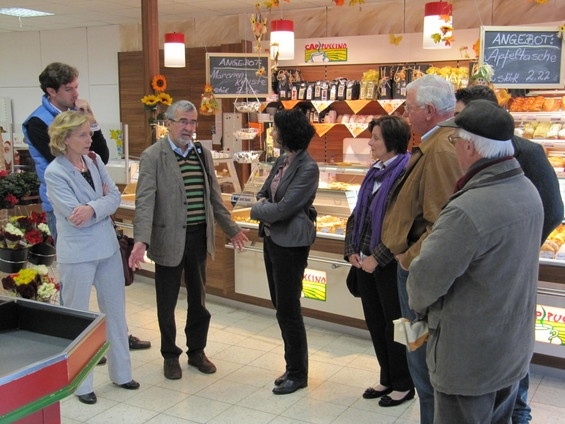 Lisa Winkelmeier-Becker MdB besucht Niederbachemer CAP-Markt (Oktober 2011)