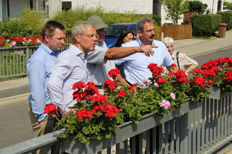 Sommerspaziergang mit Norbert Röttgen durch Wachtberg (Juli 2013)