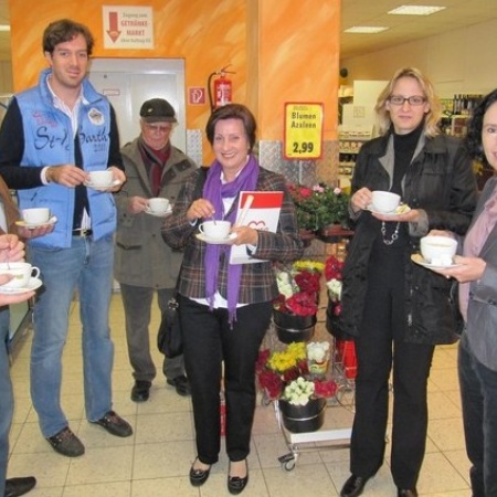 Lisa Winkelmeier-Becker MdB besucht Niederbachemer CAP-Markt (Oktober 2011)