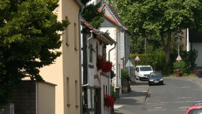 Traditioneller Frühjahrsputz in Berkum am 26. April