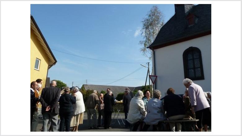 Frühschoppen zum Holzemer-Patronatsfest zog wieder zahlreiche Bürger zum Anton-Raaff-Platz