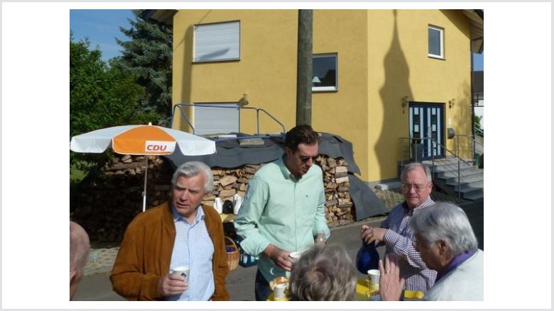 Frühschoppen zum Holzemer-Patronatsfest zog wieder zahlreiche Bürger zum Anton-Raaff-Platz
