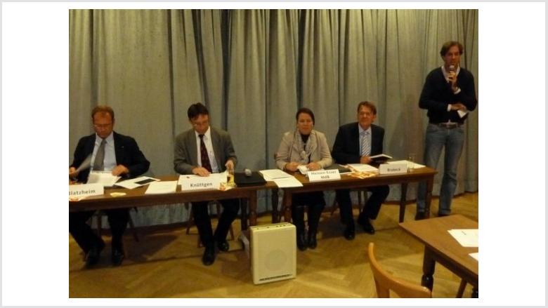 Bürger diskutieren in Bornheim zur Zukunft der regionalen und überregionalen Energiepolitik