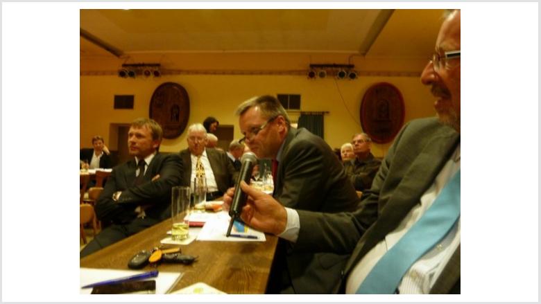 Bürger diskutieren in Bornheim zur Zukunft der regionalen und überregionalen Energiepolitik