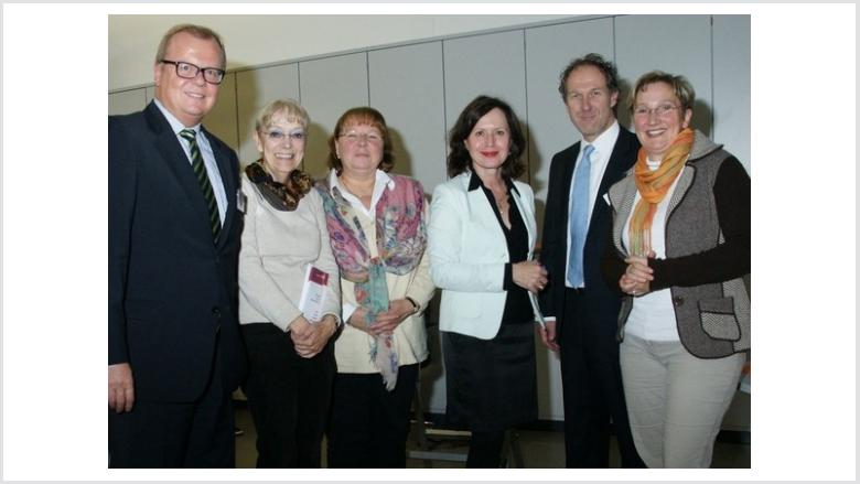 Energie, die nach Hause kommt - Frauen Union zu Besuch bei der enewa GmbH Energie, die nach Hause kommt - Frauen Union zu Besuch bei der enewa GmbH