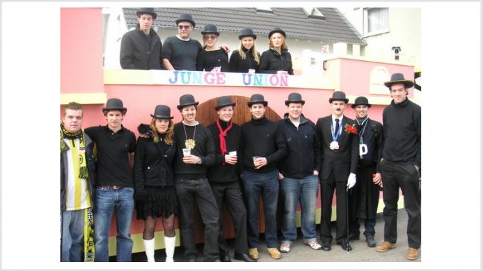 "Et jeht uns joot ohne rot!" - Junge Union setzt traditionell politischen Akzent im Werthhovener Karnevalszug