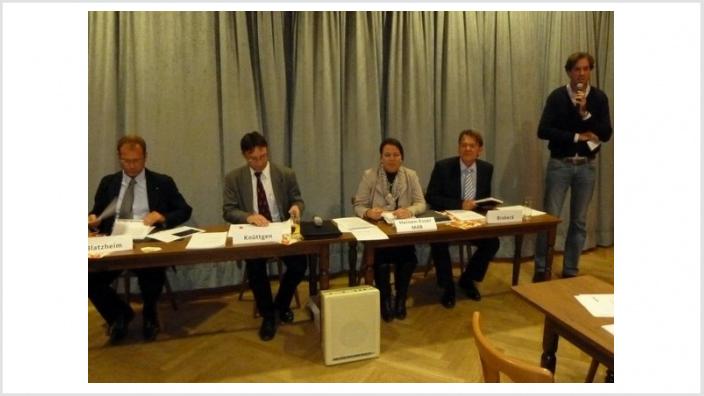 Bürger diskutieren in Bornheim zur Zukunft der regionalen und überregionalen Energiepolitik