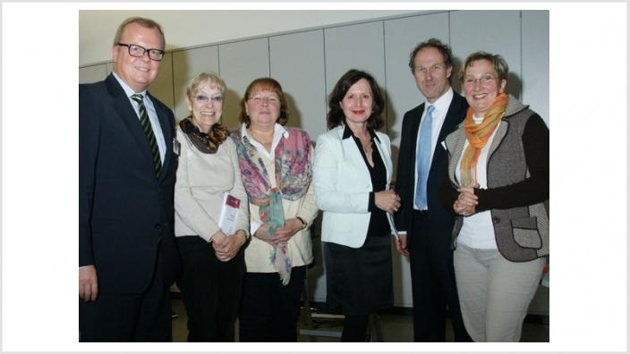 Energie, die nach Hause kommt - Frauen Union zu Besuch bei der enewa GmbH
